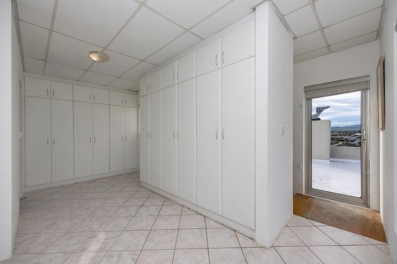 To Let 4 Bedroom Property for Rent in West Beach Western Cape